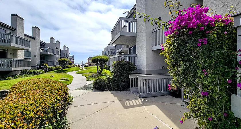 2977 Harbor Boulevard, Oxnard, California 93035 home-pic-2