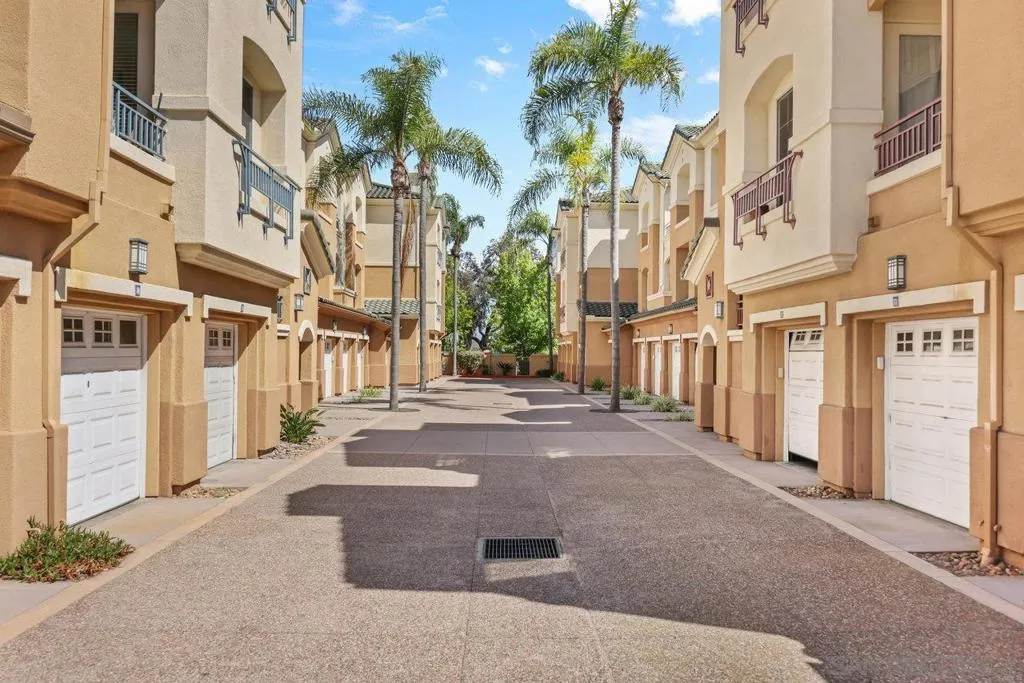 12372 Carmel Country Rd 202, San Diego, California 92130 home-pic-11