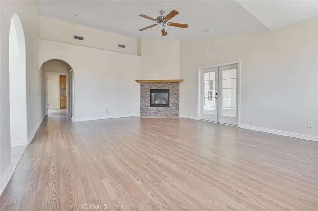 12771 Elm Street, Oak Hills, California 92344 home-pic-30