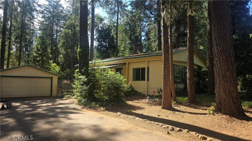 2 Bedroom home with 2 Car Garage!