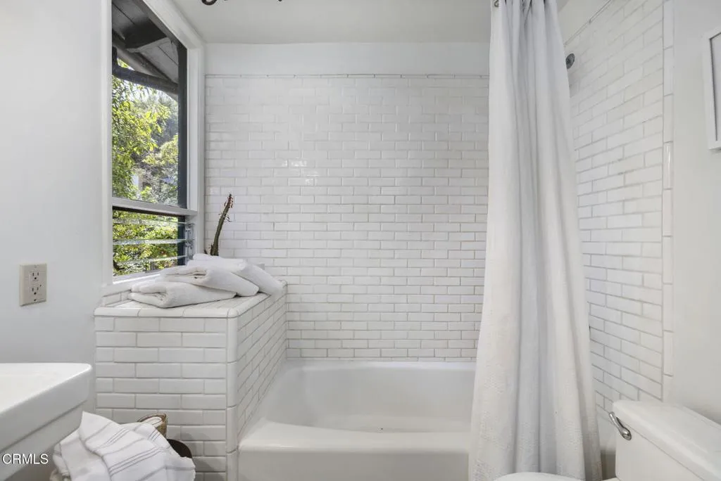 1556 Scenic Drive, Pasadena, California 91103 home-pic-15