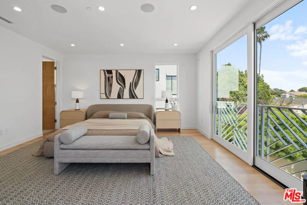 11622 Charnock Road, Los Angeles, California 90066 home-pic-16