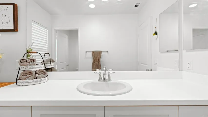 262 Camellia Way, Vista, California 92083