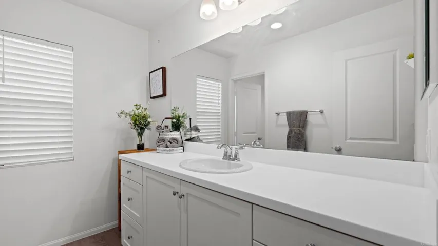 262 Camellia Way, Vista, California 92083