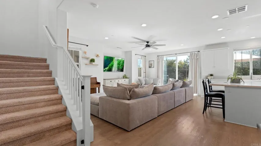 262 Camellia Way, Vista, California 92083