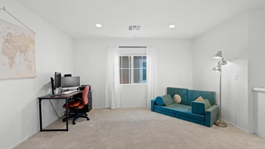 262 Camellia Way, Vista, California 92083