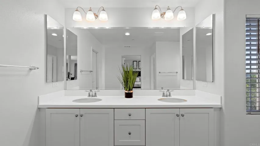 262 Camellia Way, Vista, California 92083