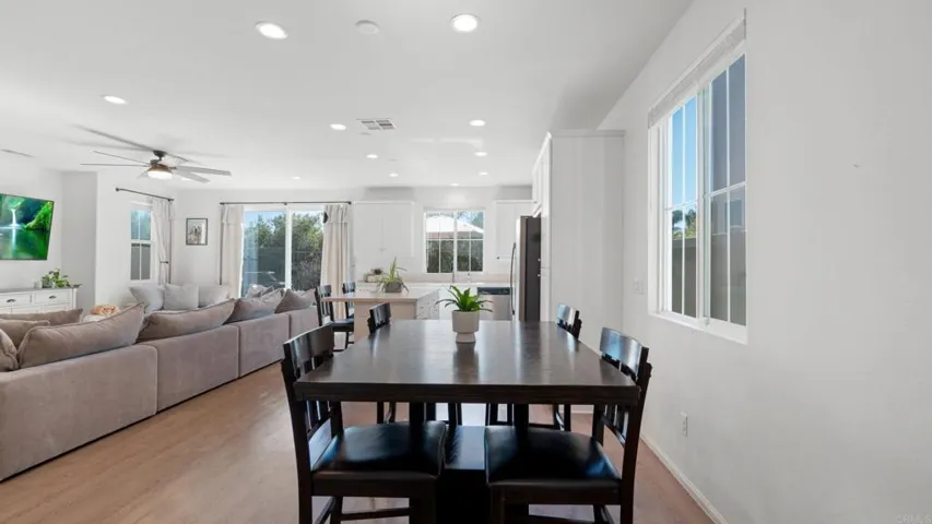 262 Camellia Way, Vista, California 92083
