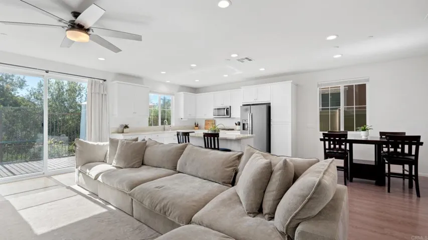 262 Camellia Way, Vista, California 92083