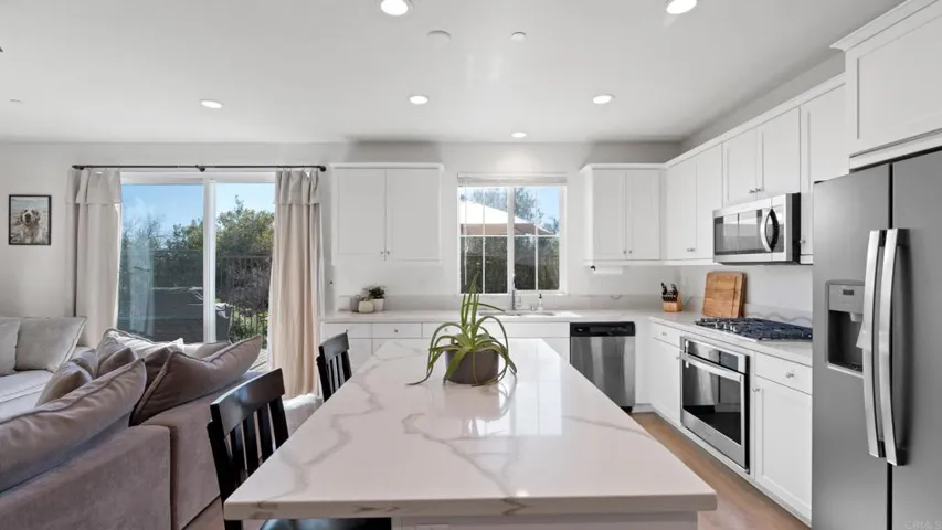 262 Camellia Way, Vista, California 92083