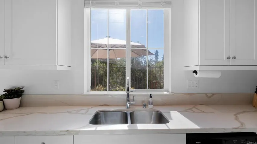 262 Camellia Way, Vista, California 92083