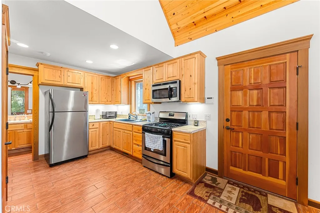 415 Piney Lane, Big Bear Lake, California 92315 home-pic-13