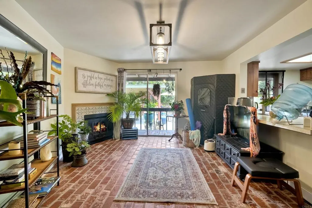 1080 Buena Place, Carlsbad, California 92008 home-pic-18