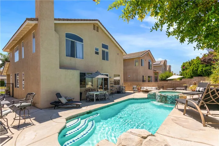 14756 Saddlepeak Drive, Fontana, California 92336