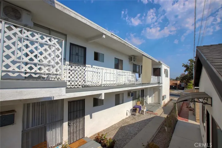 1055 Grover Avenue, Glendale, California 91201