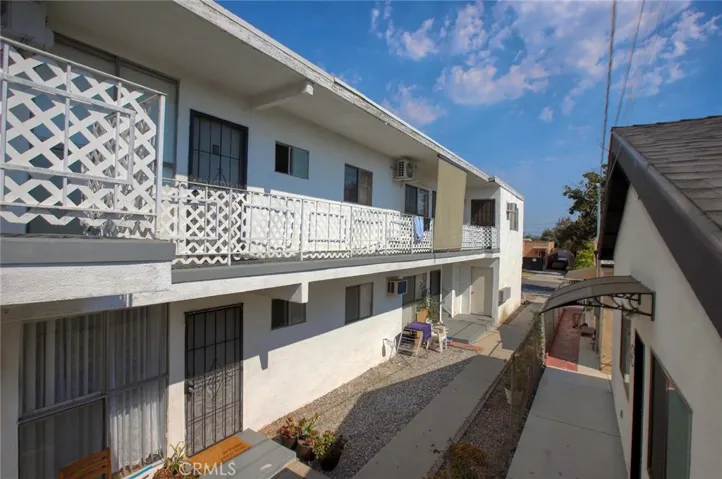 1055 Grover Avenue, Glendale, California 91201