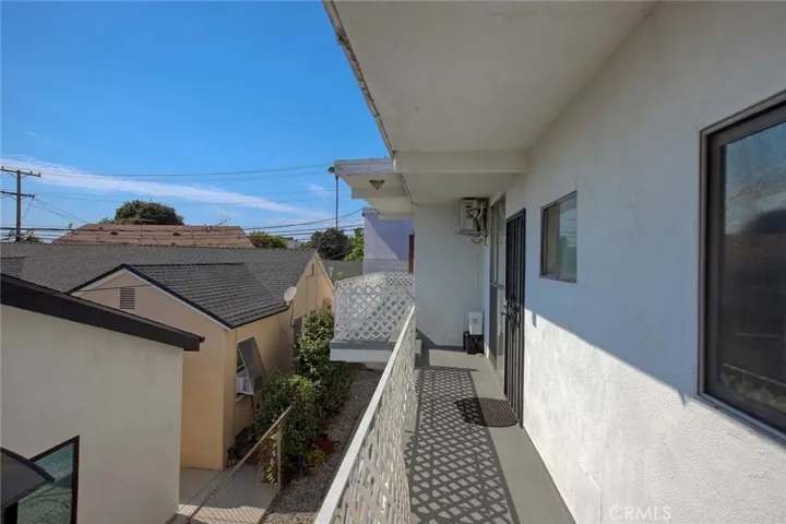 1055 Grover Avenue, Glendale, California 91201