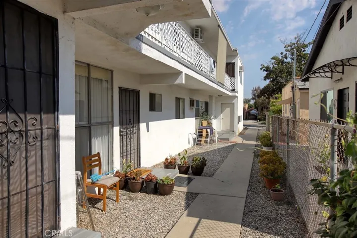 1055 Grover Avenue, Glendale, California 91201