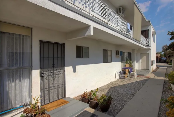 1055 Grover Avenue, Glendale, California 91201