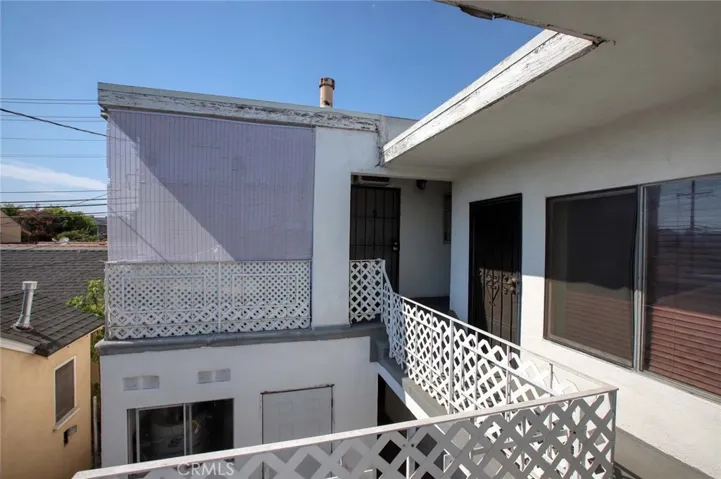 1055 Grover Avenue, Glendale, California 91201