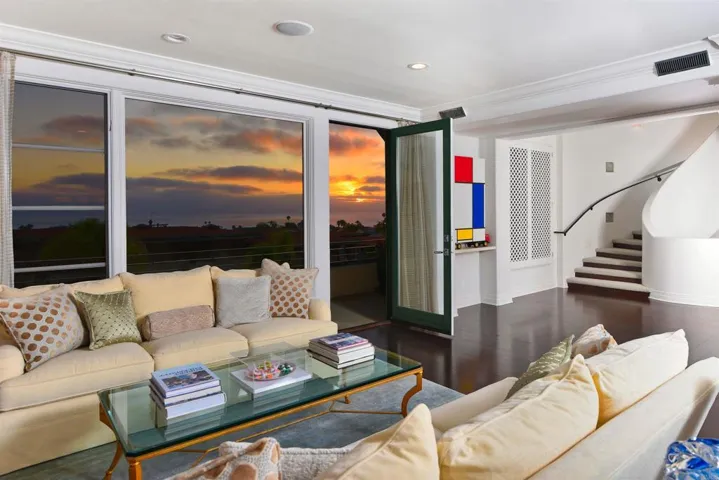 7127 Fay Avenue, La Jolla, California 92037