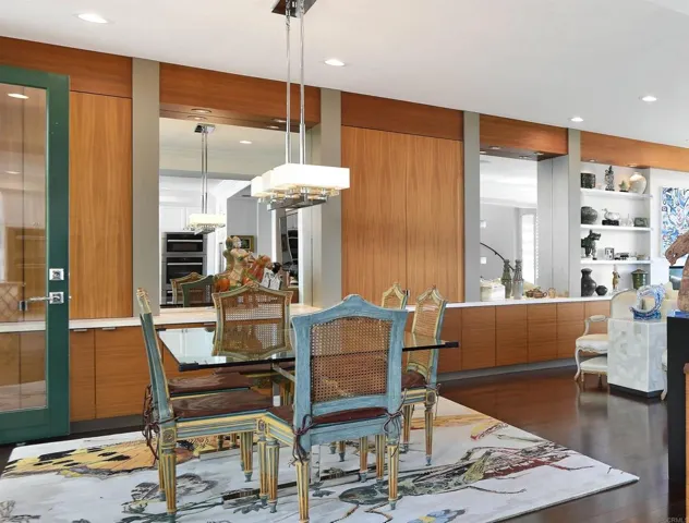 7127 Fay Avenue, La Jolla, California 92037