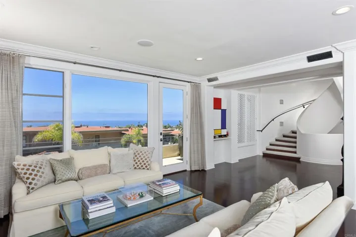 7127 Fay Avenue, La Jolla, California 92037
