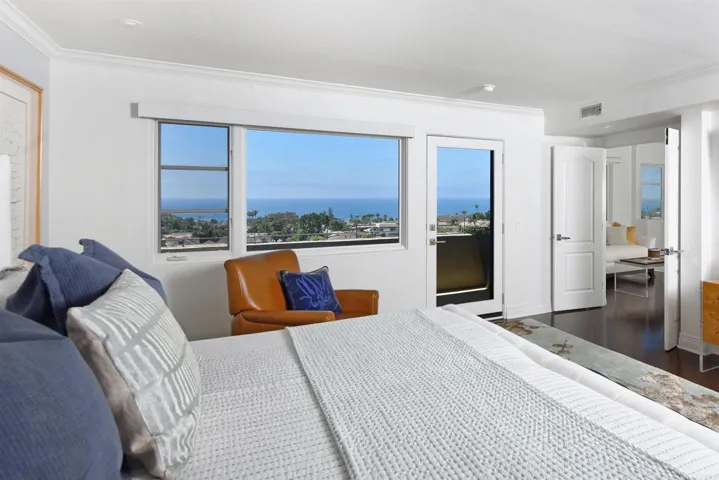 7127 Fay Avenue, La Jolla, California 92037
