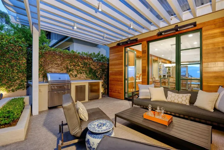 7127 Fay Avenue, La Jolla, California 92037