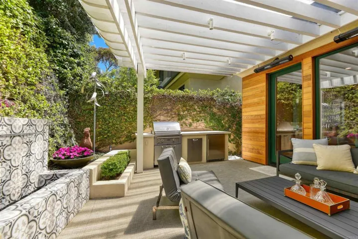 7127 Fay Avenue, La Jolla, California 92037