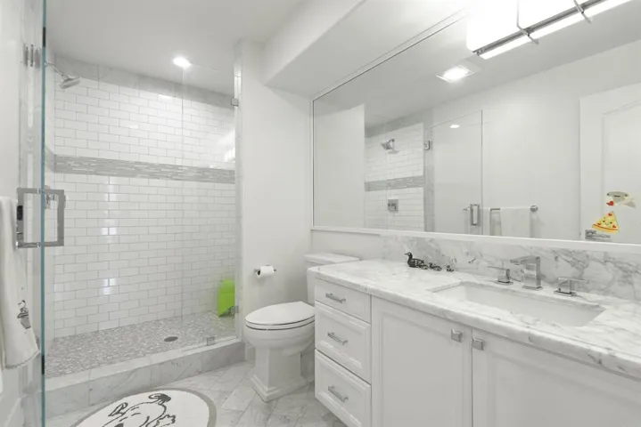 7127 Fay Avenue, La Jolla, California 92037