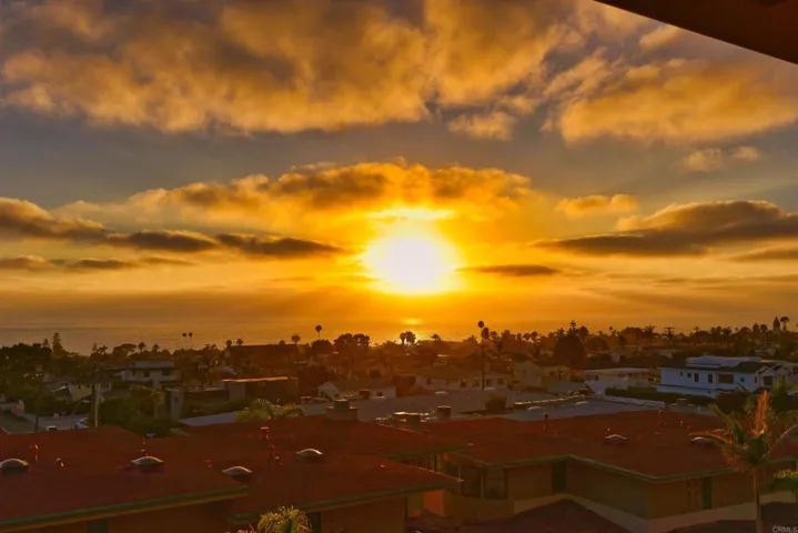 7127 Fay Avenue, La Jolla, California 92037