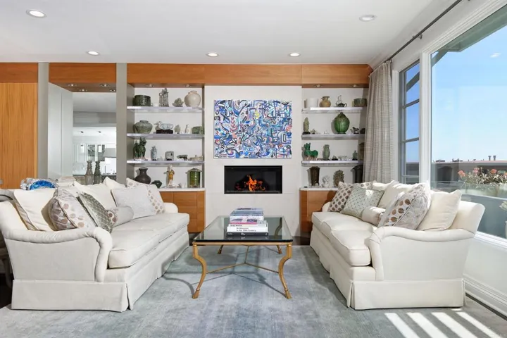 7127 Fay Avenue, La Jolla, California 92037