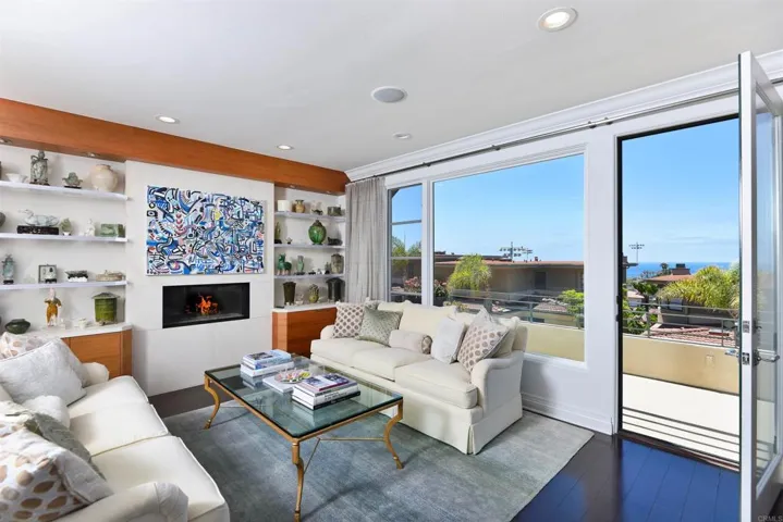 7127 Fay Avenue, La Jolla, California 92037