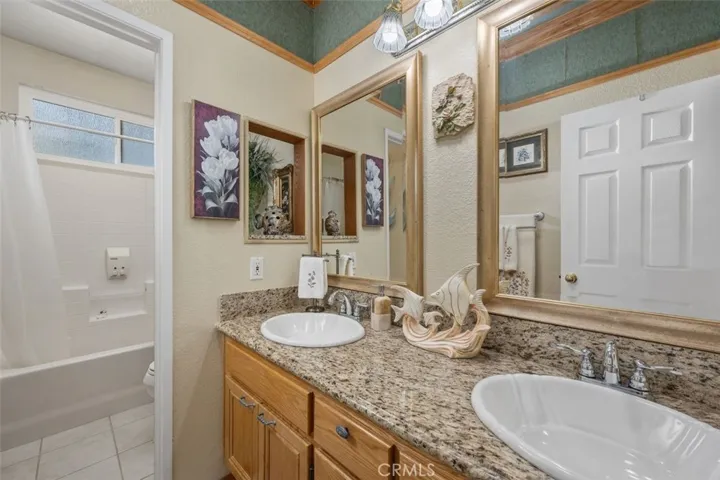 Full bathroom in the hall way