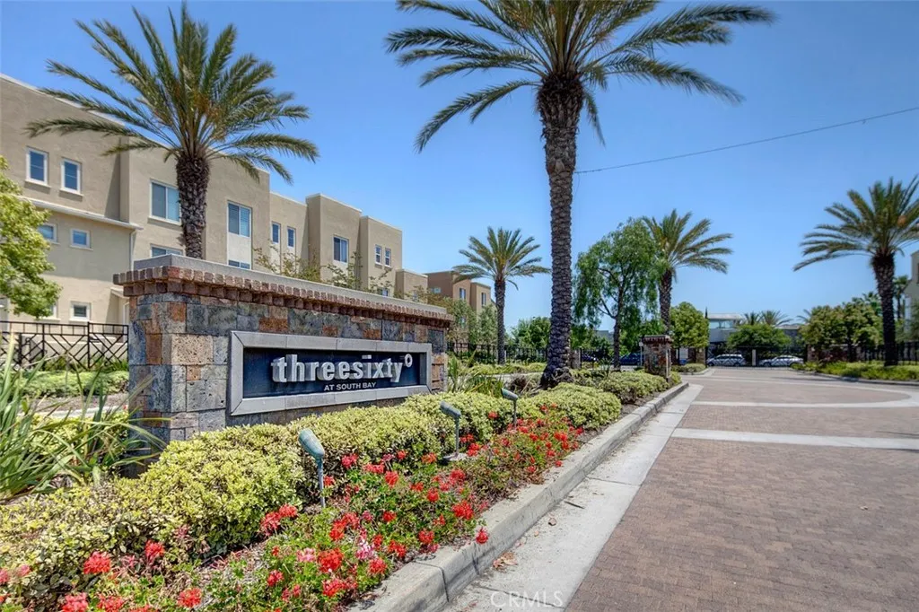 13123 Park Place 101, Hawthorne, California 90250, 3 Bedrooms Bedrooms, ,3 BathroomsBathrooms,Residential Lease,For Rent,Park,SB25175114
