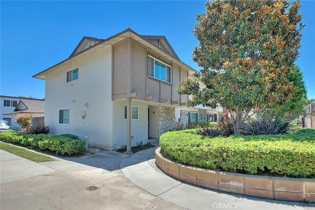 17401 Hood Court, Fountain Valley, California 92708 home-pic-1