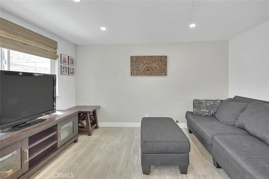 17401 Hood Court, Fountain Valley, California 92708 home-pic-11
