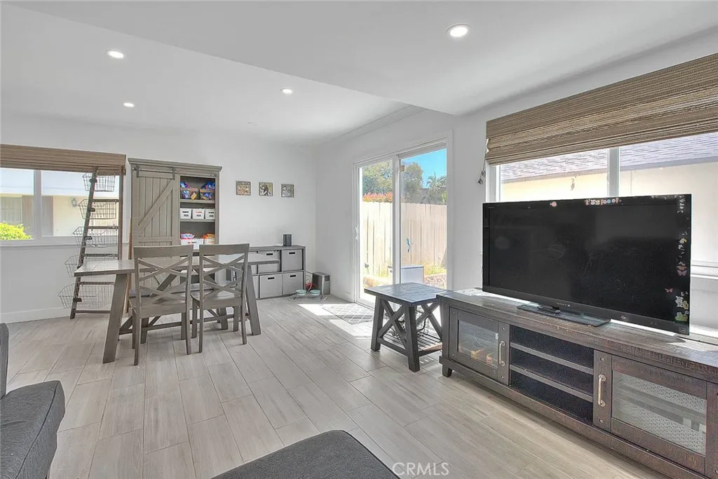 17401 Hood Court, Fountain Valley, California 92708 home-pic-12