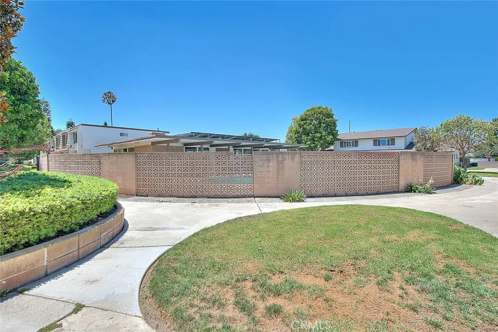 17401 Hood Court, Fountain Valley, California 92708 home-pic-43