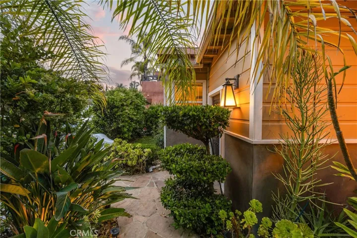 3260 De Witt Drive, Los Angeles, California 90068