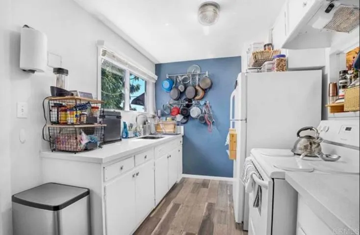 6816 Kitchen