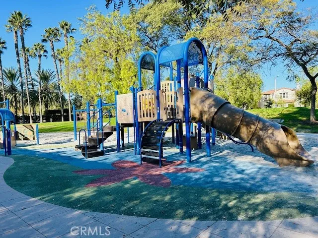 23 Cameron 67, Irvine, California 92602