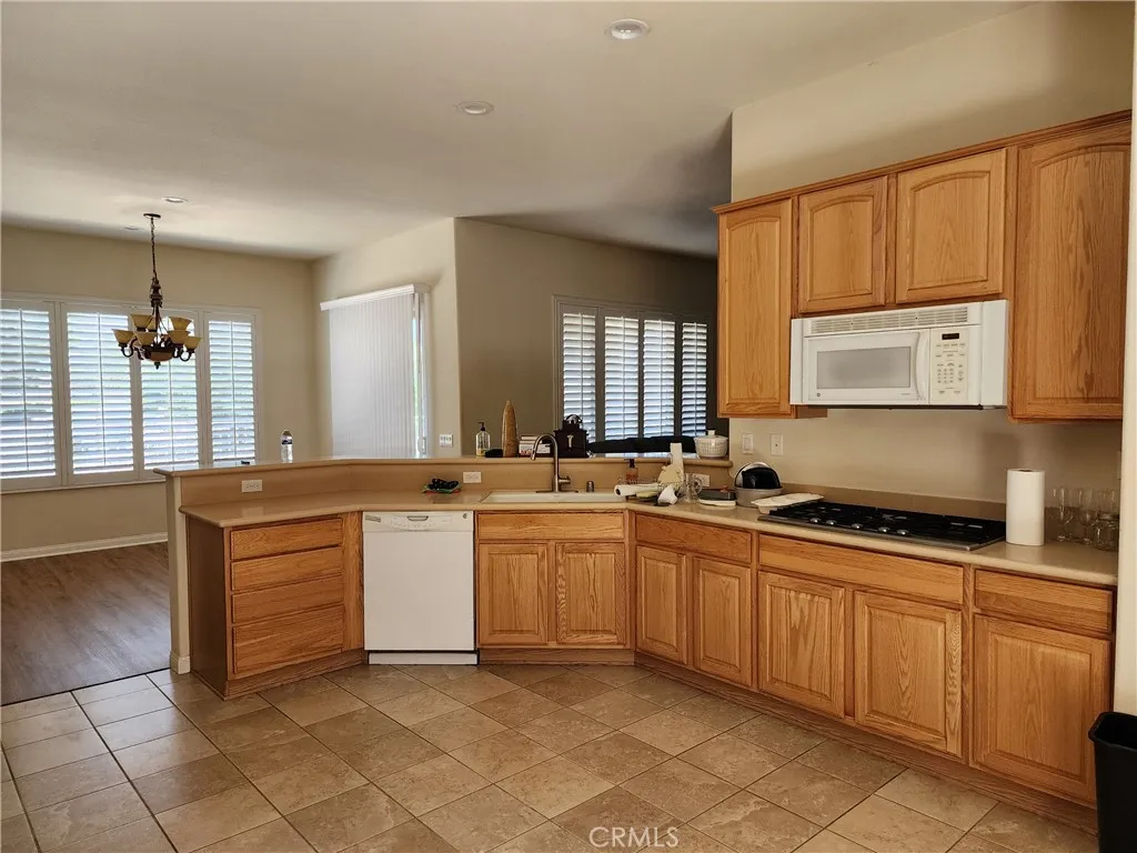 10767 Katepwa Street, Apple Valley, California 92308 home-pic-4
