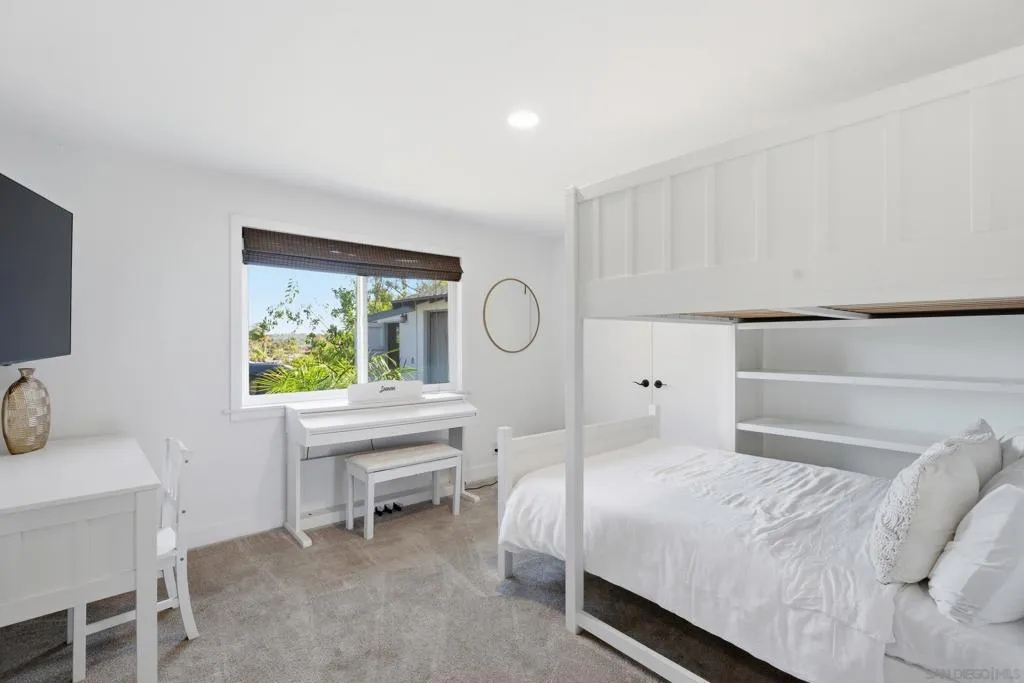 455 Glenncrest Dr, Solana Beach, California 92075 home-pic-31