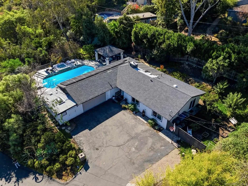 455 Glenncrest Dr, Solana Beach, California 92075 home-pic-8
