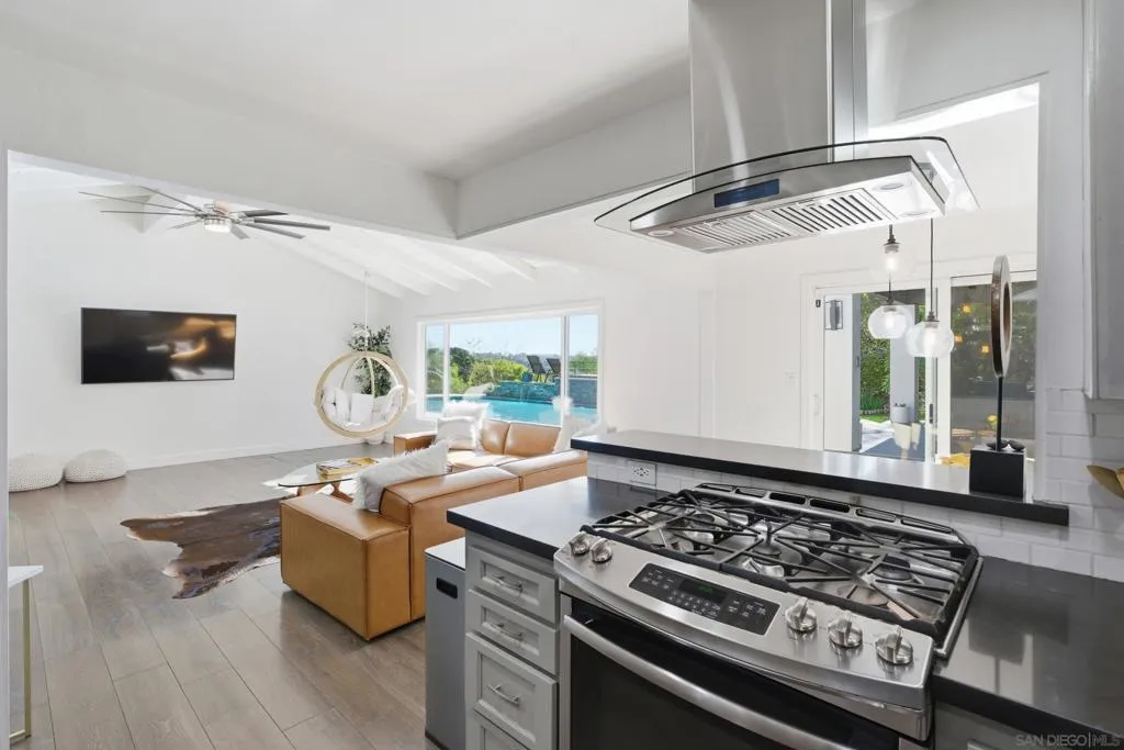 455 Glenncrest Dr, Solana Beach, California 92075 home-pic-20