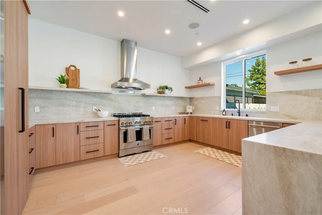 934 N Fairview Street, Burbank, California 91505 home-pic-8