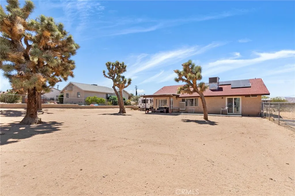 7357 Camarilla Avenue, Yucca Valley, California 92284 home-pic-5