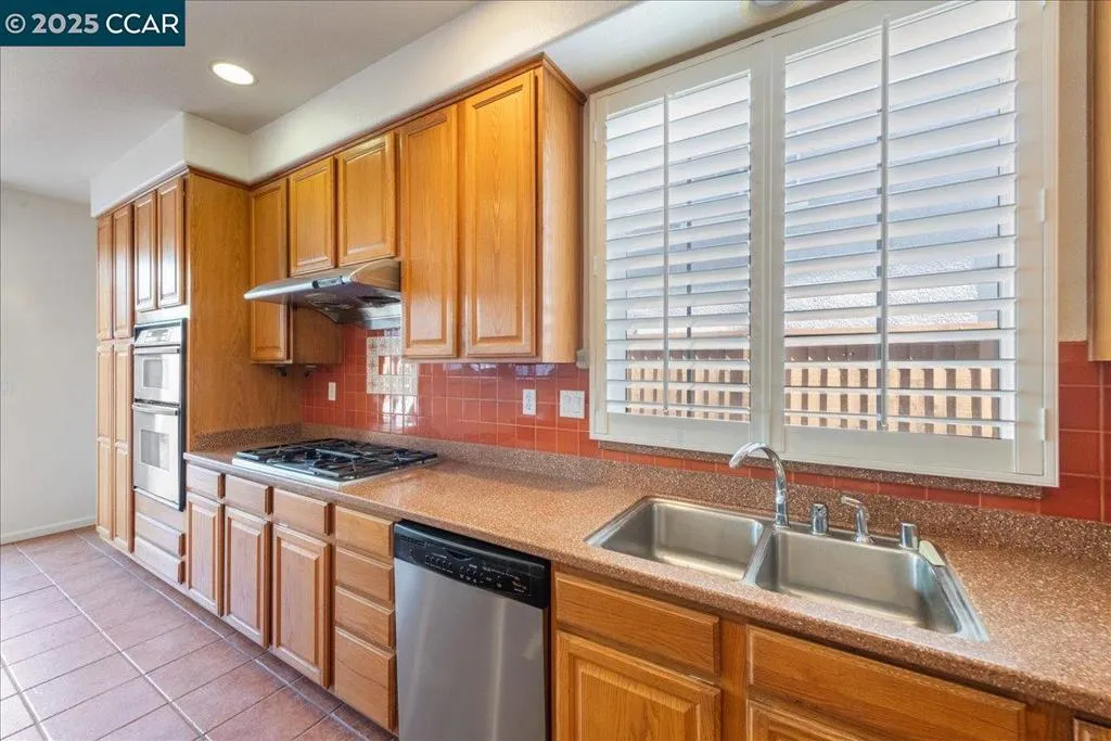 524 Rosewood Lane, Hercules, California 94547 home-pic-9